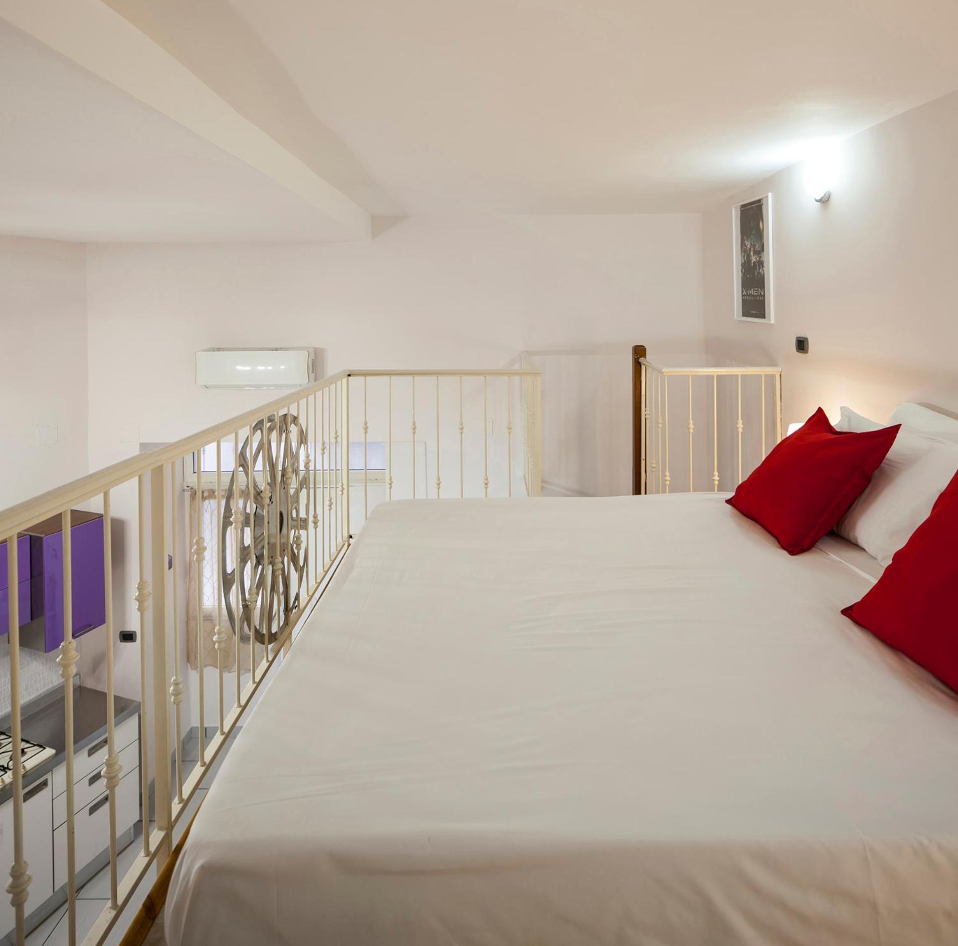 Cinema House At The Historical Center By Wonderful Italy * Neapel