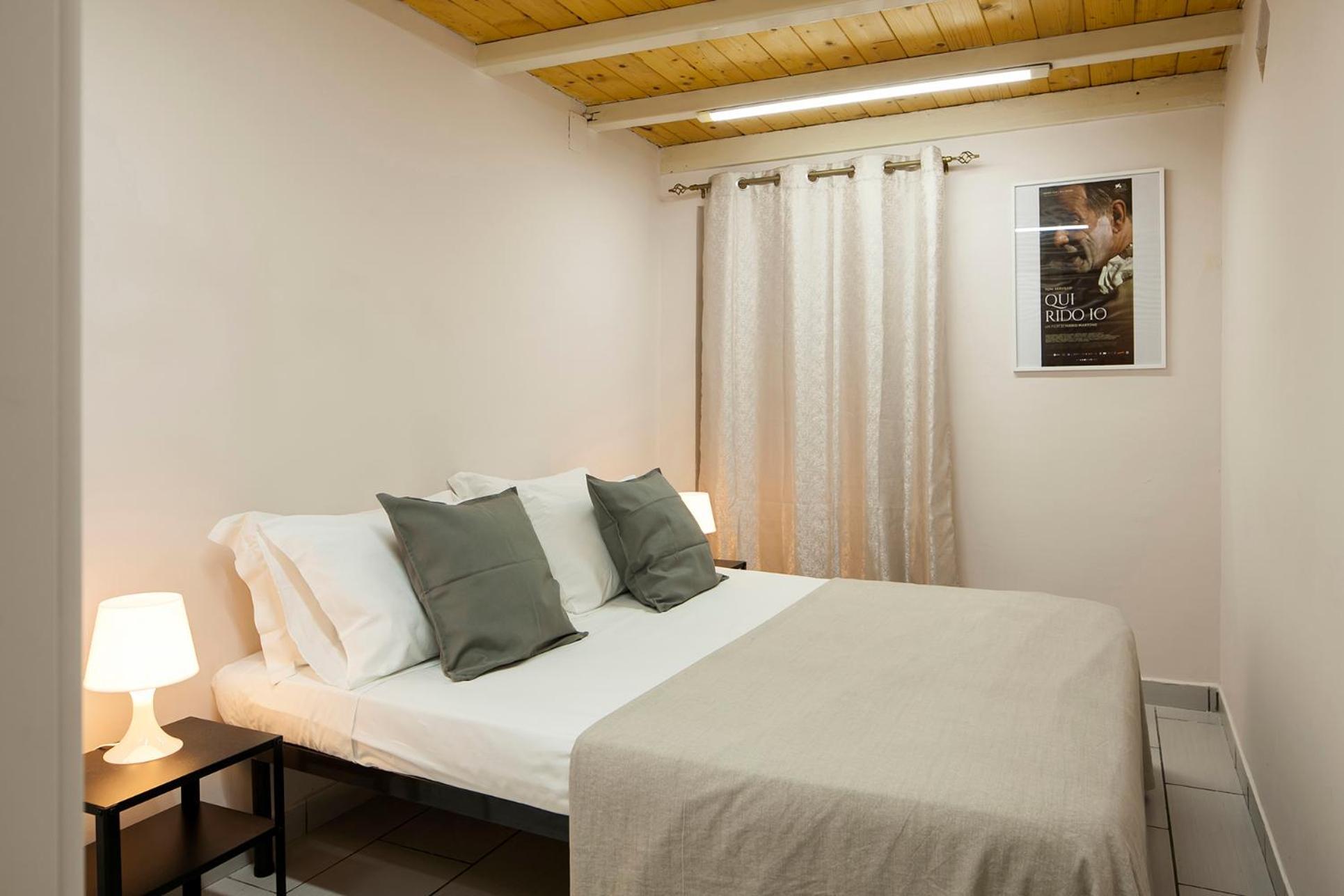 Cinema House At The Historical Center By Wonderful Italy * Neapel